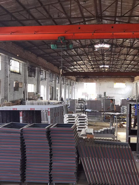 不銹鋼防火門(mén)窗車(chē)間實(shí)拍