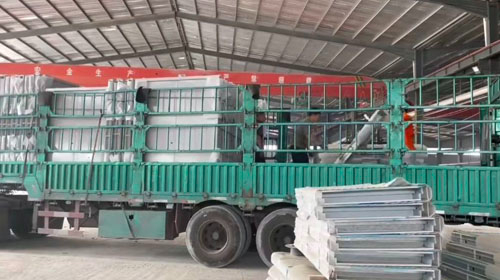 鋼制防火門(mén)裝車(chē)發(fā)貨