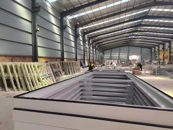 門(mén)窗生產(chǎn)車(chē)間