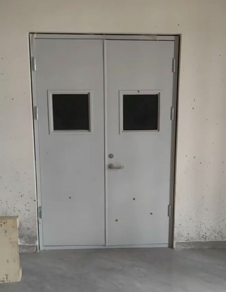 山東裕龍石化鋼制門(mén)施工現(xiàn)場(chǎng)