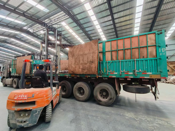 車(chē)間裝車(chē)發(fā)貨中